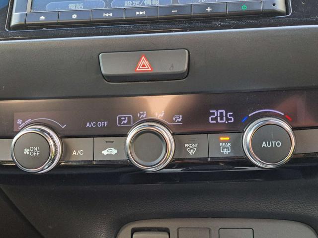 エアコン操作パネル。