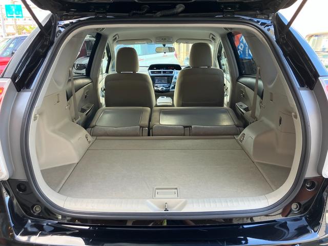 後席を倒すことで大きな荷物も積み込み可能に！！