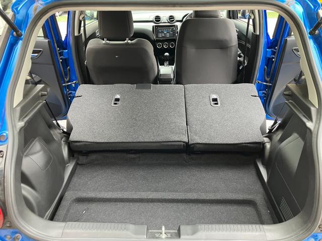 後席を倒すと大きな荷物も積み込み可能に