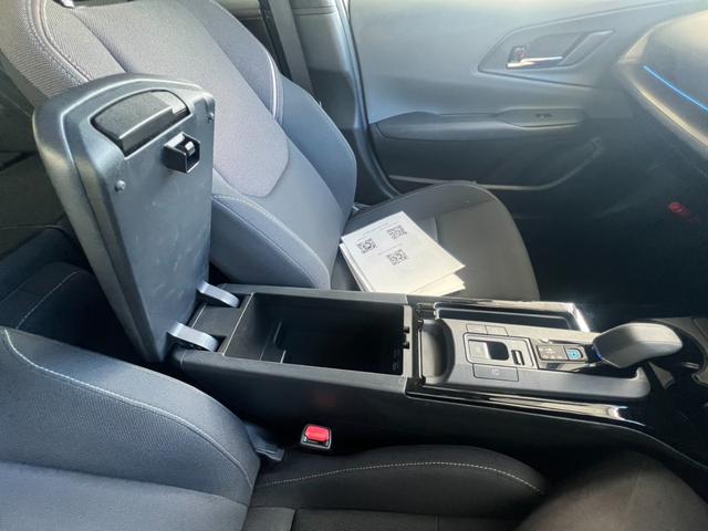 センターコンソール内も小物入れに☆