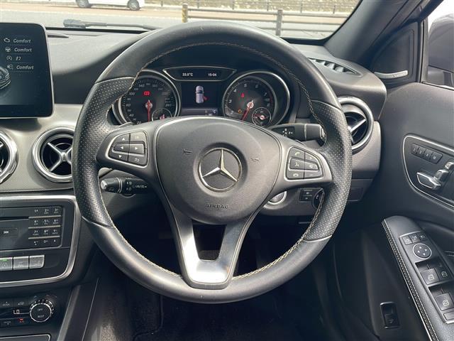 ＧＬＡクラス ＧＬＡ１８０　禁煙車　レーダーセーフティＰＫＧ　純正ナビ　ムーンルーフ　レザーシート　パワーシート　ヒートシーター　電動リアゲート　バックカメラ　ｂｌｕｅｔｏｏｔｈ　クルーズコントロール　アイドリングストップ