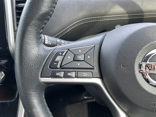 セレナ ハイウェイスター　Ｖセレクション　県外仕入　禁煙車　　純正７型ナビ　ＡＭ／ＦＭ／ＣＤ／ＤＶＤ／ＢＴ　両側パワスラ　バックモニター　後席モニター　フルセグＴＶ　衝突軽減　クルコン　ドラレコ　純正１６ＡＷ　純正フロアマット　オートライト（15枚目）