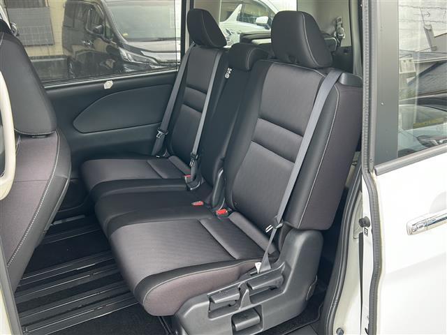 セレナ ハイウェイスター　Ｖセレクション　県外仕入　禁煙車　　純正７型ナビ　ＡＭ／ＦＭ／ＣＤ／ＤＶＤ／ＢＴ　両側パワスラ　バックモニター　後席モニター　フルセグＴＶ　衝突軽減　クルコン　ドラレコ　純正１６ＡＷ　純正フロアマット　オートライト（25枚目）