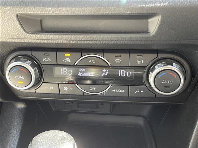 アクセラ １５Ｓ　純正ナビ（ＡＭ／ＦＭ）　ＥＴＣ　ＵＳＢ充電ポート　スペアキー　アイドリングストップ　横滑り防止機能　シートカバー　ＬＥＤヘッドライト　　純正アルミホイール　パワーステアリング　パワーウィンドウ（10枚目）