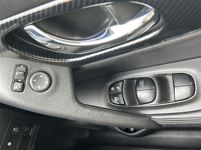 気になる車はすぐにお問い合わせください！画面右側の００６６から始まる無料ダイヤルからお問い合わせ下さい！専門スタッフがお車のご質問にお答えいたします！