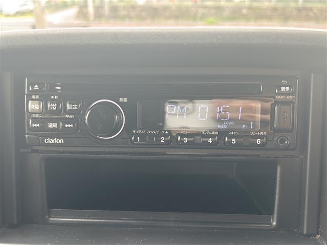 エブリイ ＰＣ　禁煙車　社外オーディオＡＭ／ＦＭ／ＣＤ　両側スライドドア　衝突軽減システム　オートライト　パーキングアシスト　レーンキープアシスト　横滑り防止装置　リモコンキー　パワーウィンドウ　　ＵＳＢ入力端子（2枚目）