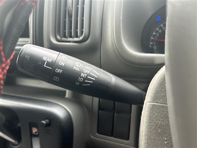 エブリイ ＰＣ　禁煙車　社外オーディオＡＭ／ＦＭ／ＣＤ　両側スライドドア　衝突軽減システム　オートライト　パーキングアシスト　レーンキープアシスト　横滑り防止装置　リモコンキー　パワーウィンドウ　　ＵＳＢ入力端子（4枚目）