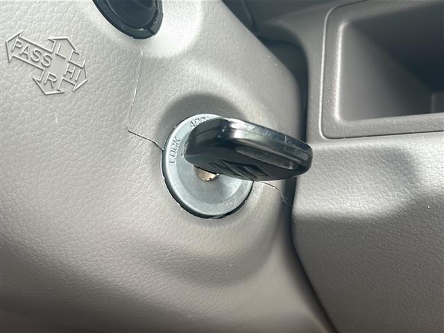 エブリイ ＰＣ　禁煙車　社外オーディオＡＭ／ＦＭ／ＣＤ　両側スライドドア　衝突軽減システム　オートライト　パーキングアシスト　レーンキープアシスト　横滑り防止装置　リモコンキー　パワーウィンドウ　　ＵＳＢ入力端子（6枚目）