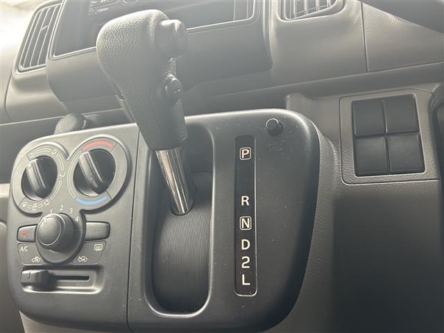 エブリイ ＰＣ　禁煙車　社外オーディオＡＭ／ＦＭ／ＣＤ　両側スライドドア　衝突軽減システム　オートライト　パーキングアシスト　レーンキープアシスト　横滑り防止装置　リモコンキー　パワーウィンドウ　　ＵＳＢ入力端子（8枚目）