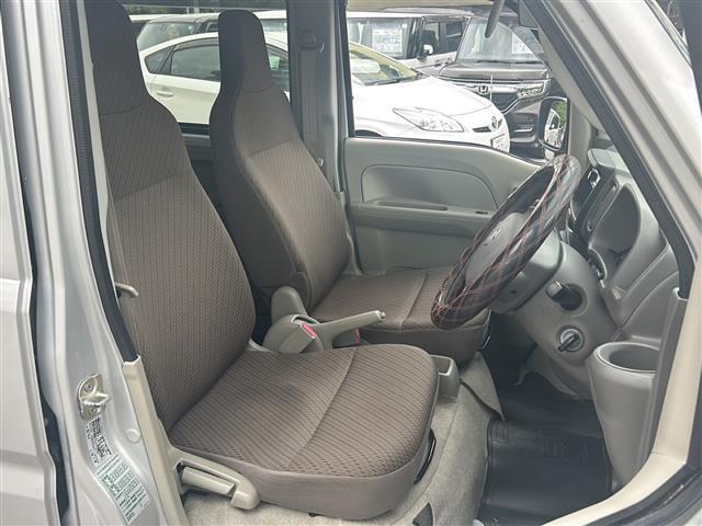 エブリイ ＰＣ　禁煙車　社外オーディオＡＭ／ＦＭ／ＣＤ　両側スライドドア　衝突軽減システム　オートライト　パーキングアシスト　レーンキープアシスト　横滑り防止装置　リモコンキー　パワーウィンドウ　　ＵＳＢ入力端子（17枚目）