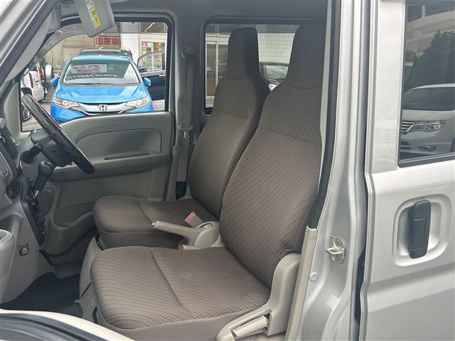 エブリイ ＰＣ　禁煙車　社外オーディオＡＭ／ＦＭ／ＣＤ　両側スライドドア　衝突軽減システム　オートライト　パーキングアシスト　レーンキープアシスト　横滑り防止装置　リモコンキー　パワーウィンドウ　　ＵＳＢ入力端子（19枚目）