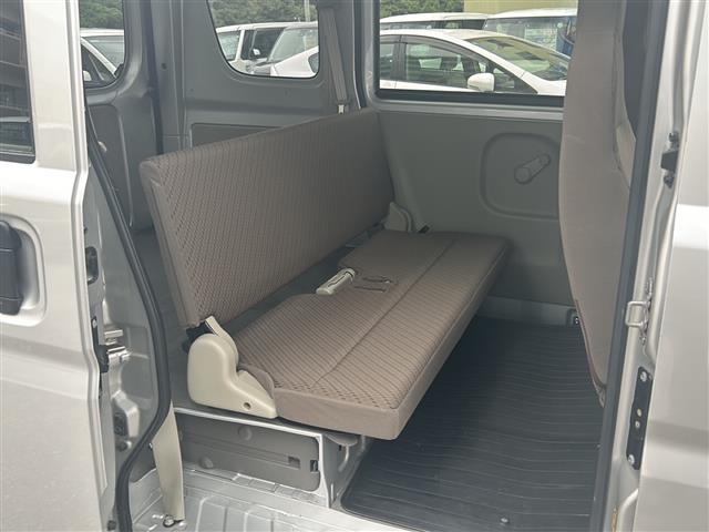 エブリイ ＰＣ　禁煙車　社外オーディオＡＭ／ＦＭ／ＣＤ　両側スライドドア　衝突軽減システム　オートライト　パーキングアシスト　レーンキープアシスト　横滑り防止装置　リモコンキー　パワーウィンドウ　　ＵＳＢ入力端子（21枚目）