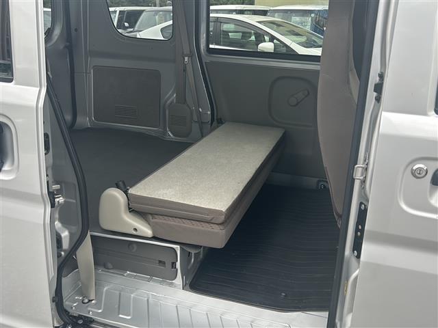 エブリイ ＰＣ　禁煙車　社外オーディオＡＭ／ＦＭ／ＣＤ　両側スライドドア　衝突軽減システム　オートライト　パーキングアシスト　レーンキープアシスト　横滑り防止装置　リモコンキー　パワーウィンドウ　　ＵＳＢ入力端子（22枚目）