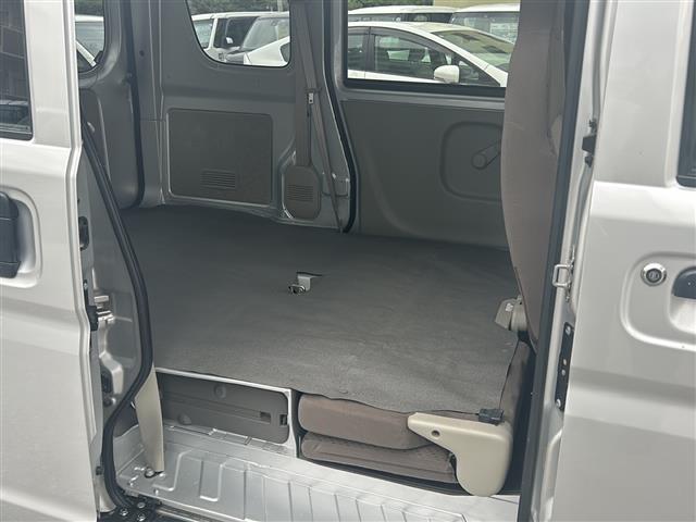 エブリイ ＰＣ　禁煙車　社外オーディオＡＭ／ＦＭ／ＣＤ　両側スライドドア　衝突軽減システム　オートライト　パーキングアシスト　レーンキープアシスト　横滑り防止装置　リモコンキー　パワーウィンドウ　　ＵＳＢ入力端子（23枚目）