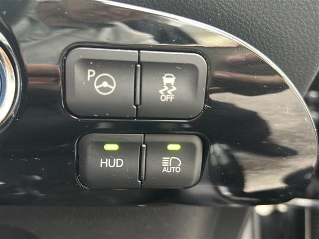 プリウス Sセーフティプラス 禁煙車 ナビ AM/FM/CD/DVD/BT バックモニター フルセグTV コーナーセンサー レーンキープアシスト クルーズコントロール 衝突軽減システム オートライト 純正フロアマット ETC(5枚目)