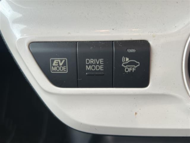 プリウス Sセーフティプラス 禁煙車 ナビ AM/FM/CD/DVD/BT バックモニター フルセグTV コーナーセンサー レーンキープアシスト クルーズコントロール 衝突軽減システム オートライト 純正フロアマット ETC(11枚目)