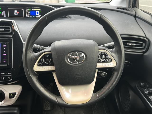 プリウス Sセーフティプラス 禁煙車 ナビ AM/FM/CD/DVD/BT バックモニター フルセグTV コーナーセンサー レーンキープアシスト クルーズコントロール 衝突軽減システム オートライト 純正フロアマット ETC(12枚目)