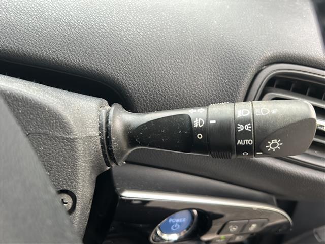 プリウス Sセーフティプラス 禁煙車 ナビ AM/FM/CD/DVD/BT バックモニター フルセグTV コーナーセンサー レーンキープアシスト クルーズコントロール 衝突軽減システム オートライト 純正フロアマット ETC(15枚目)