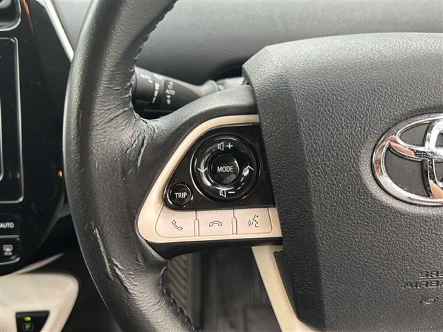 プリウス Sセーフティプラス 禁煙車 ナビ AM/FM/CD/DVD/BT バックモニター フルセグTV コーナーセンサー レーンキープアシスト クルーズコントロール 衝突軽減システム オートライト 純正フロアマット ETC(16枚目)