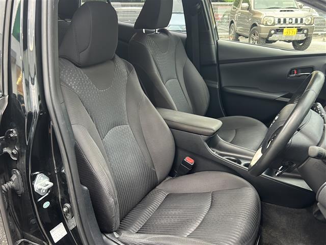 プリウス Sセーフティプラス 禁煙車 ナビ AM/FM/CD/DVD/BT バックモニター フルセグTV コーナーセンサー レーンキープアシスト クルーズコントロール 衝突軽減システム オートライト 純正フロアマット ETC(19枚目)