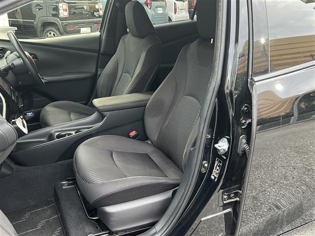 プリウス Sセーフティプラス 禁煙車 ナビ AM/FM/CD/DVD/BT バックモニター フルセグTV コーナーセンサー レーンキープアシスト クルーズコントロール 衝突軽減システム オートライト 純正フロアマット ETC(21枚目)