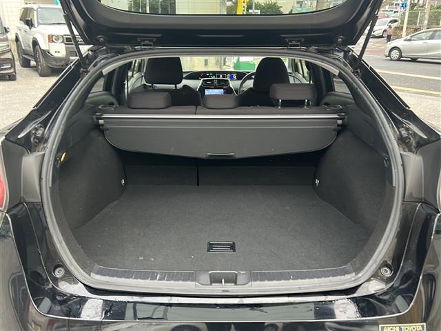 プリウス Sセーフティプラス 禁煙車 ナビ AM/FM/CD/DVD/BT バックモニター フルセグTV コーナーセンサー レーンキープアシスト クルーズコントロール 衝突軽減システム オートライト 純正フロアマット ETC(25枚目)