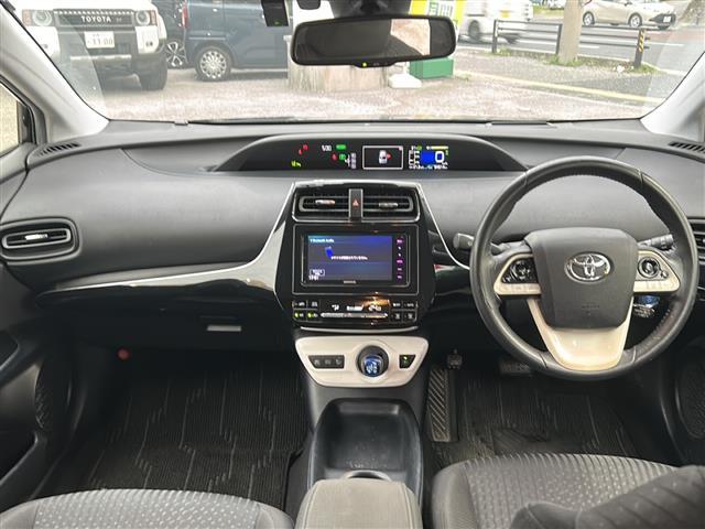 プリウス Sセーフティプラス 禁煙車 ナビ AM/FM/CD/DVD/BT バックモニター フルセグTV コーナーセンサー レーンキープアシスト クルーズコントロール 衝突軽減システム オートライト 純正フロアマット ETC(42枚目)