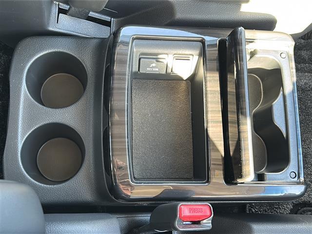 気になる車はすぐにお問い合わせください！画面右側の００６６から始まる無料ダイヤルからお問い合わせ下さい！専門スタッフがお車のご質問にお答えいたします！