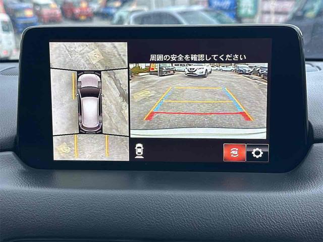 全周囲や後方確認に便利で安全な全方位型モニターとバックカメラも装備しています。