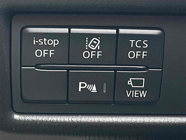 接触を未然に防ぐ、クリアランスソナー搭載です。車を守るためには必須のアイテムですね。
