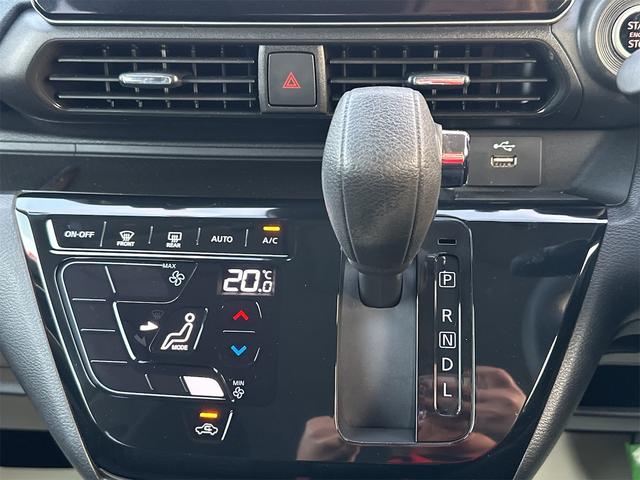 シフトレバー。ぜひ一度お客様の目で確認してください。