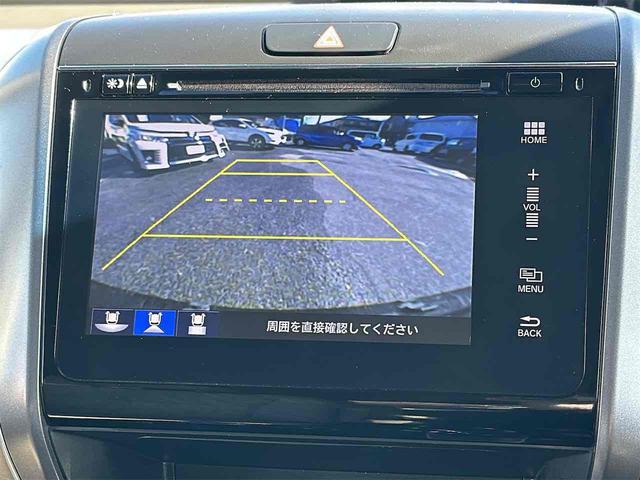 バックカメラも付いています。駐車の時に便利なのはもちろんの事、後方死角にいる子供たちに気が付くことができるので安心安全ですね