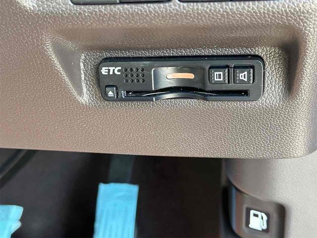 今では必需品のＥＴＣも付いております。高速道路での出入りもスムーズ。渋滞緩和にもなりエコにも繋がります。