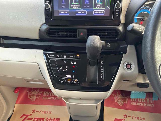 必ず使用するシフトレバー。確りと確認したいですね。