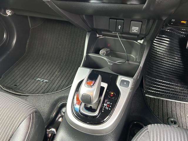 フィットハイブリッド L ホンダセンシング ホンダ純正ナビ フルセグ Bluetooth DVD バックモニター ヘッドライトLED フォグランプLED(10枚目)