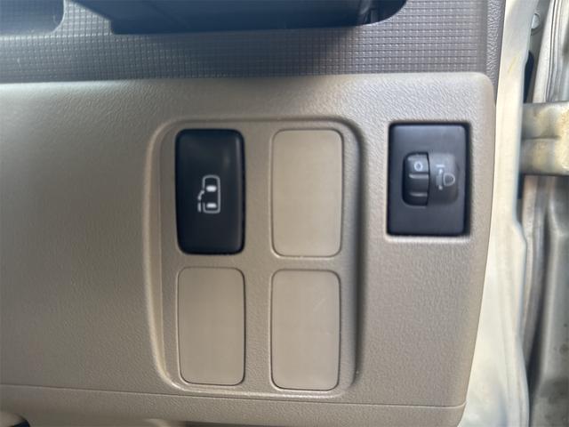 開け閉めラクラク電動スライドドア♪荷物が多いときなど大変助かりますね！