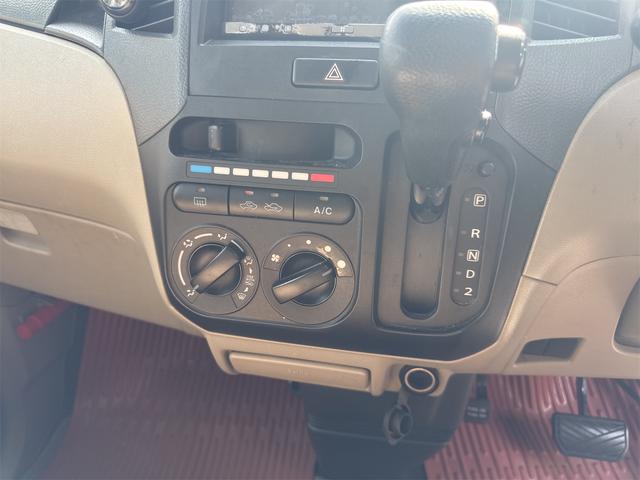 発進時や後退時に必ず操作するレバーです。操作のしやすさが肝になってきます。ぜひ一度体感してください。