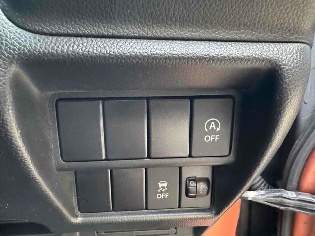 『アイドリングストップ』クルマが停車すると自動的にエンジンを停止し、無駄な燃料消費や排出ガスを抑えます。素早くエンジンを再始動させるなど、ドライバーの感覚とズレのない自然な制御を目指しています。