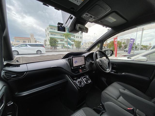 ★助手席側も広々設計で快適なドライブを楽しめます♪