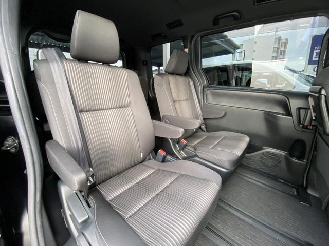 ★狭くなりがちな二列目も足元広々でストレスを感じません！使用感も無く清潔感が保たれております♪