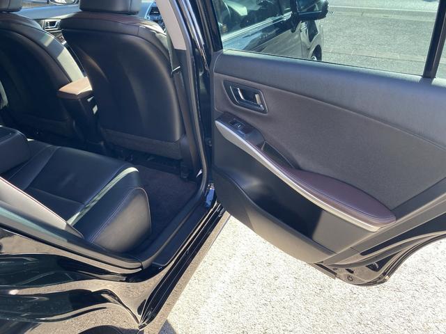 ★狭くなりがちな二列目も足元広々でストレスを感じません！使用感も無く清潔感が保たれております♪