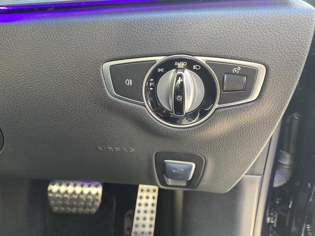 ★最近では主流になりつつある電動パーキングブレーキで楽々操作です。