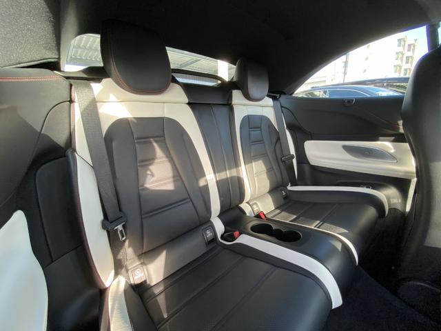 ★外装は綺麗で当たり前！室内特にハンドル・ドア・シフトノブ・インパネ・シート・カーペットの毎日触れる部分の隅々まで徹底クリーニング済み！！タバコやペット等の嫌なニオイもありません是非お越し下さいませ！