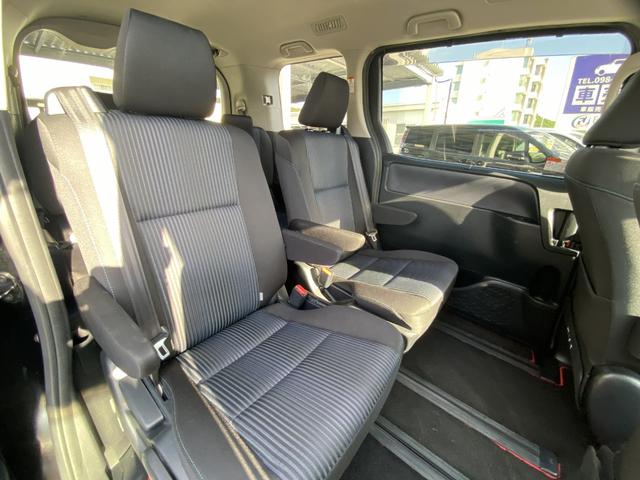 ★狭くなりがちな二列目も足元広々でストレスを感じません！使用感も無く清潔感が保たれております♪