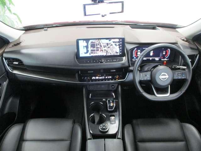 黒を基調とした車内空間。おちついた雰囲気です。１２．３インチワイドディスプレイがとても見やすいです♪