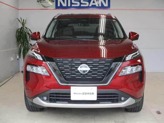 タフギアでありながら洗練されている新しいＳＵＶデザイン！日産アイコニックなＶモーショングリル、ブーメランシェイプを描くシグネチャーランプ＆ヘッドランプ！上質感が高めています。