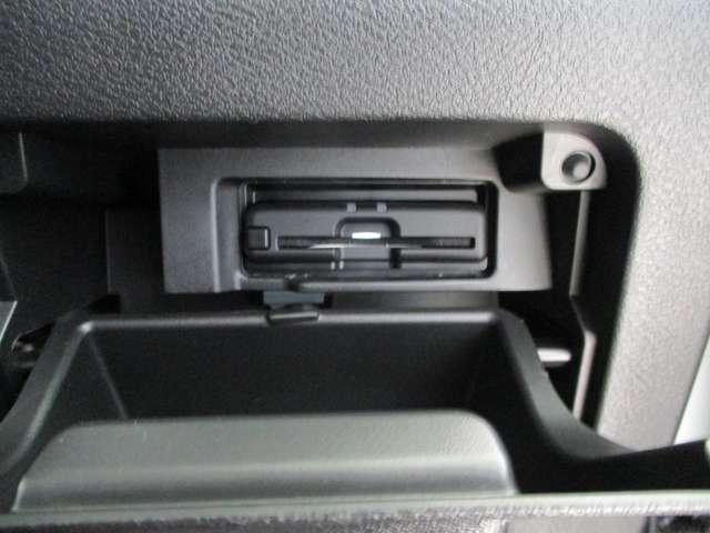 【ＥＴＣ２．０車載器】高速道路の料金所もノンストレスでスムーズに通過できるＥＴＣ。スマートなビルトインタイプ！