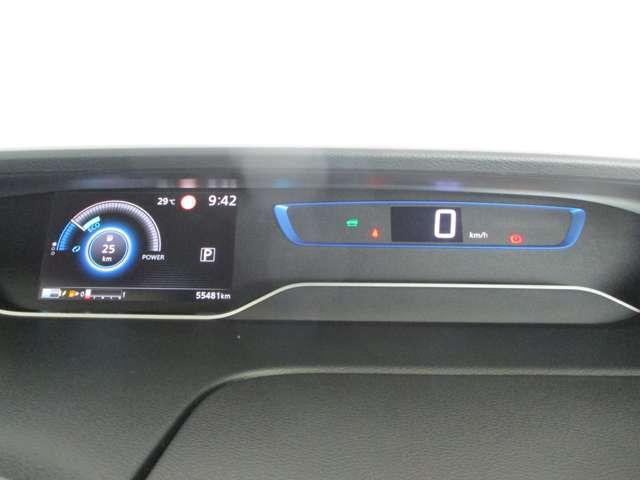 ■アドバンストドライブディスプレイ（７インチカラー）。燃費計、エコインジケーター、セーフティシールド、運転支援システムの設定等が表示されます。