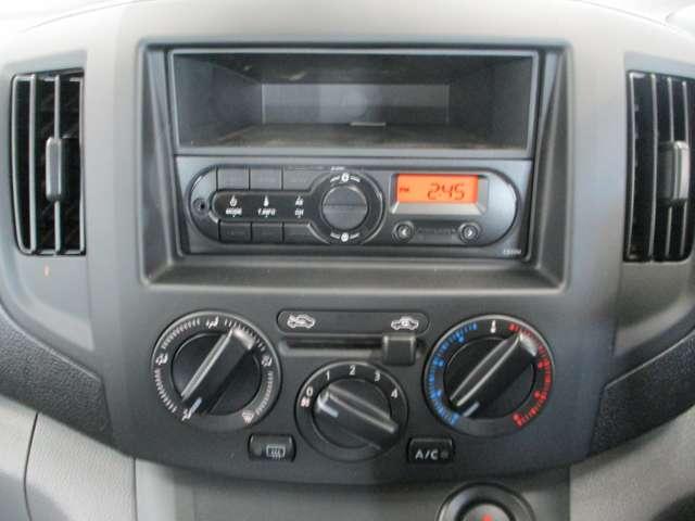 ■純正ＡＭ／ＦＭラジオ。お仕事中でも音楽を楽しめます。