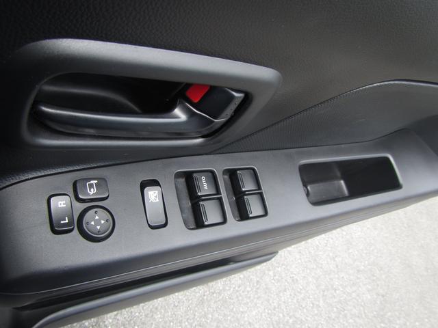 運転席からボタン１つでドアミラーや窓の開け閉めが可能。